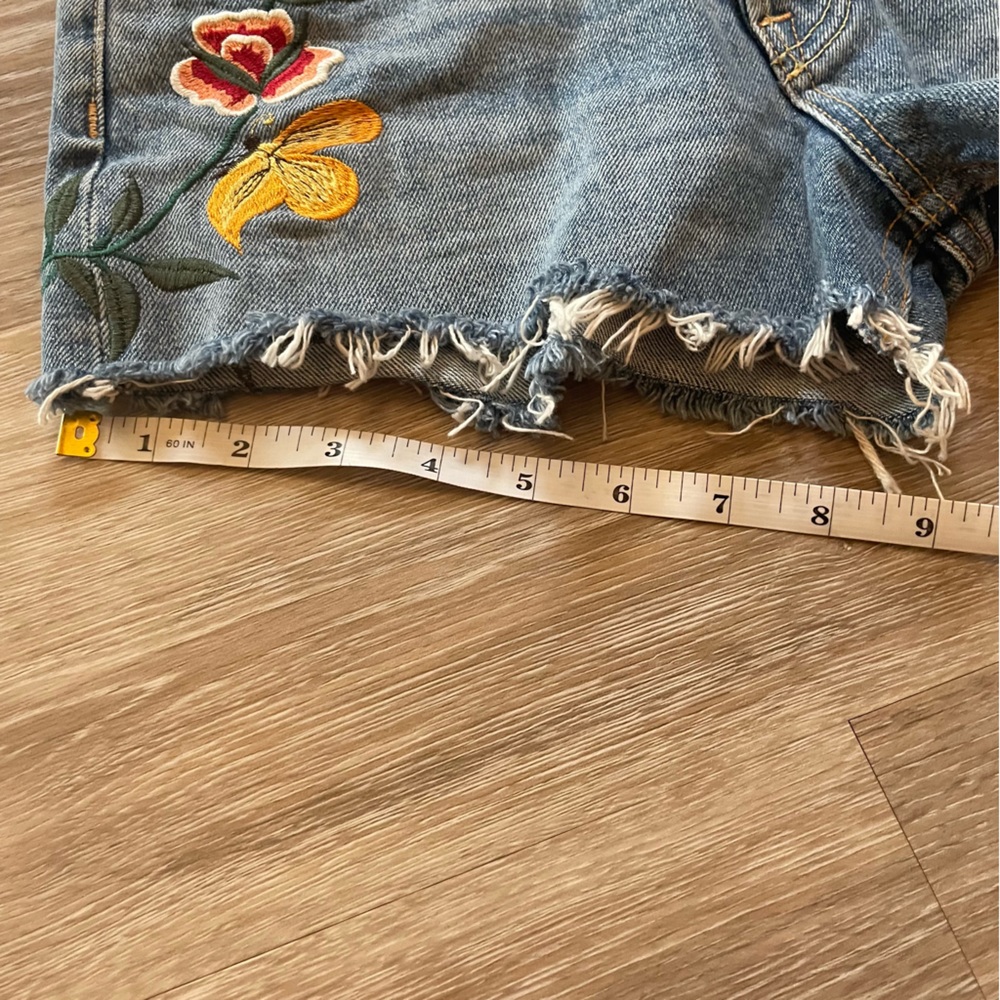 GRLFRND Cindy Rising Sun Floral Embroidered Cut Off Shorts size 23 - Picture 15 of 17